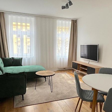 Traumhafte Wohnung Fuer 3, Grosszuegig, Walk In Dusche Wina Bagian luar foto