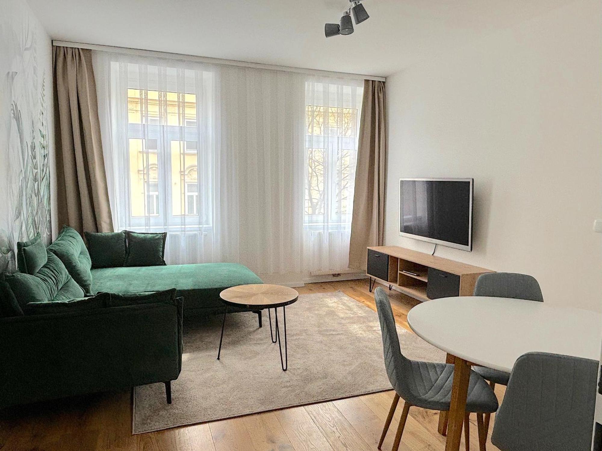 Traumhafte Wohnung Fuer 3, Grosszuegig, Walk In Dusche Wina Bagian luar foto