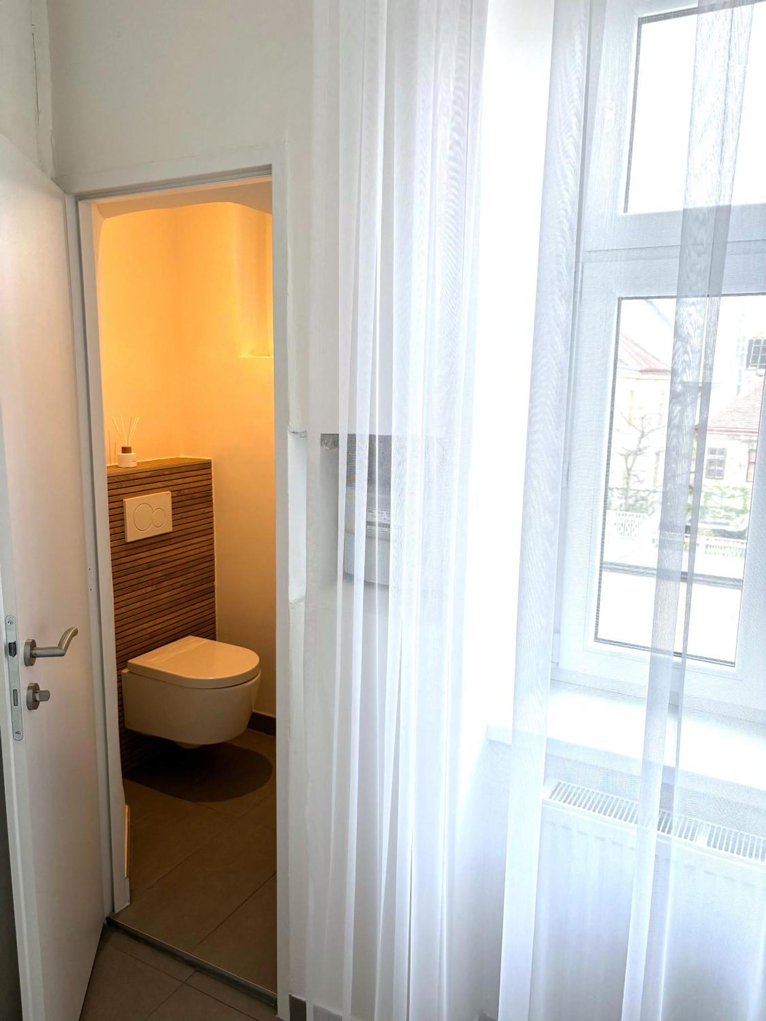 Traumhafte Wohnung Fuer 3, Grosszuegig, Walk In Dusche Wina Bagian luar foto