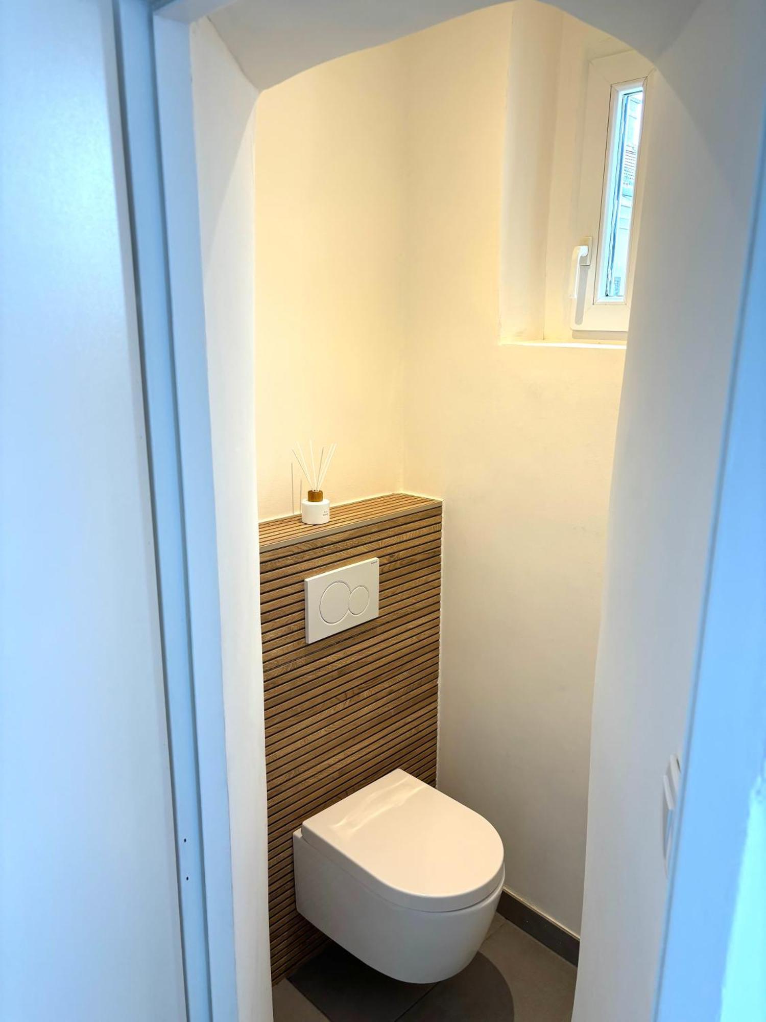 Traumhafte Wohnung Fuer 3, Grosszuegig, Walk In Dusche Wina Bagian luar foto
